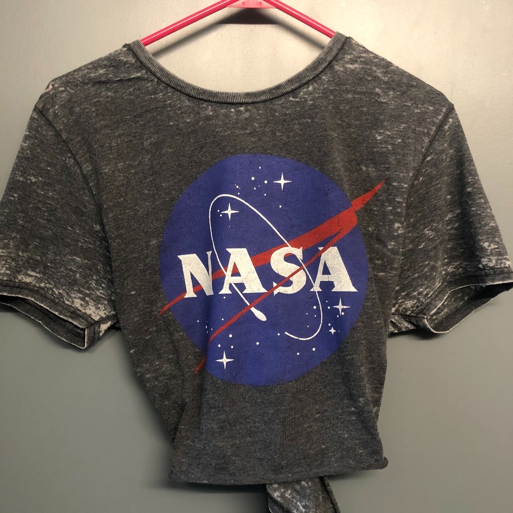 NASA open/tie back t-shirt